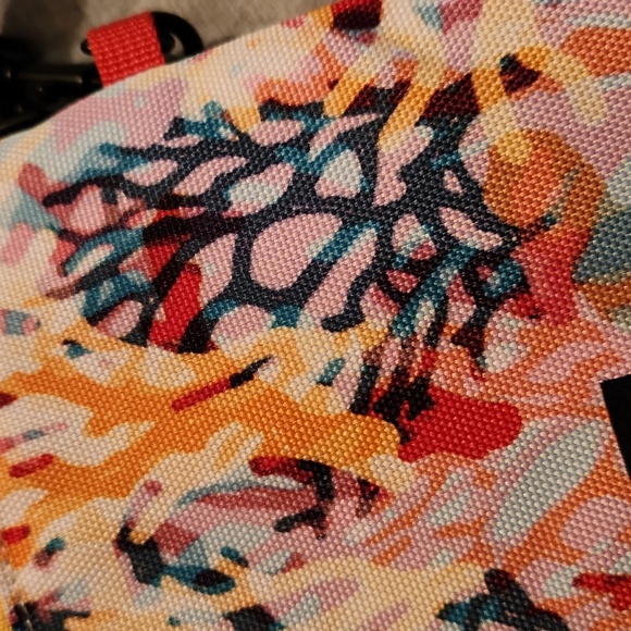 Kavu EUC small crossbody or wristlet purse - Picture 8 of 10